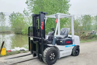 Used 3-ton TCM forklift with Japanese Isuzu engine
